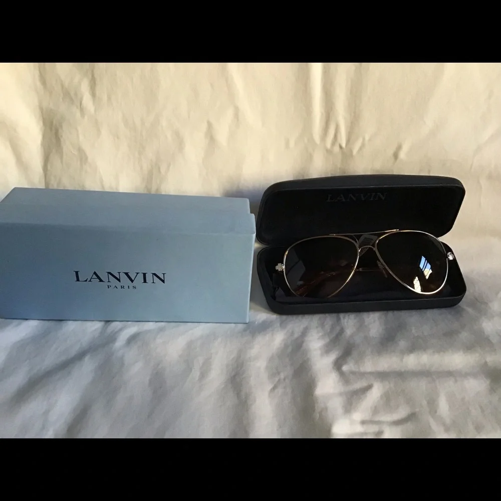 LANVIN PARIS Aviator Sunglasses. - Picture 2 of 8